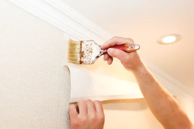 Pose de papier peint à Riventosa — revêtements muraux et toiles de verre
